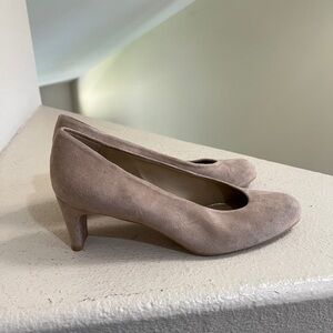 Stuart Weitzman Tan‎ suede block heels Shoes Sandals Size 9.5